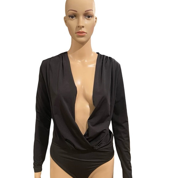 Low cut drapey body suit - Picture 3 of 6